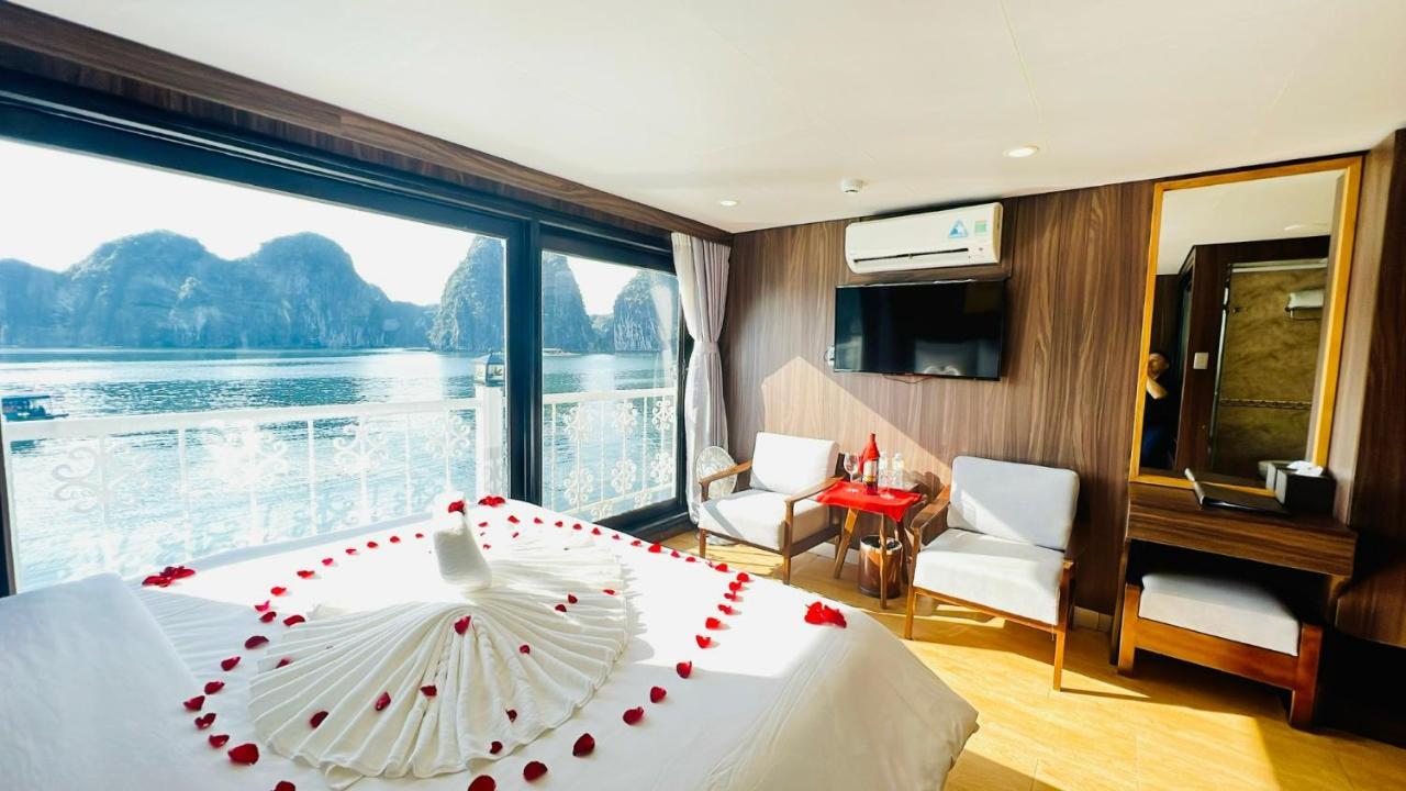 Unicharm Cruise Hotell Ha Long Exteriör bild
